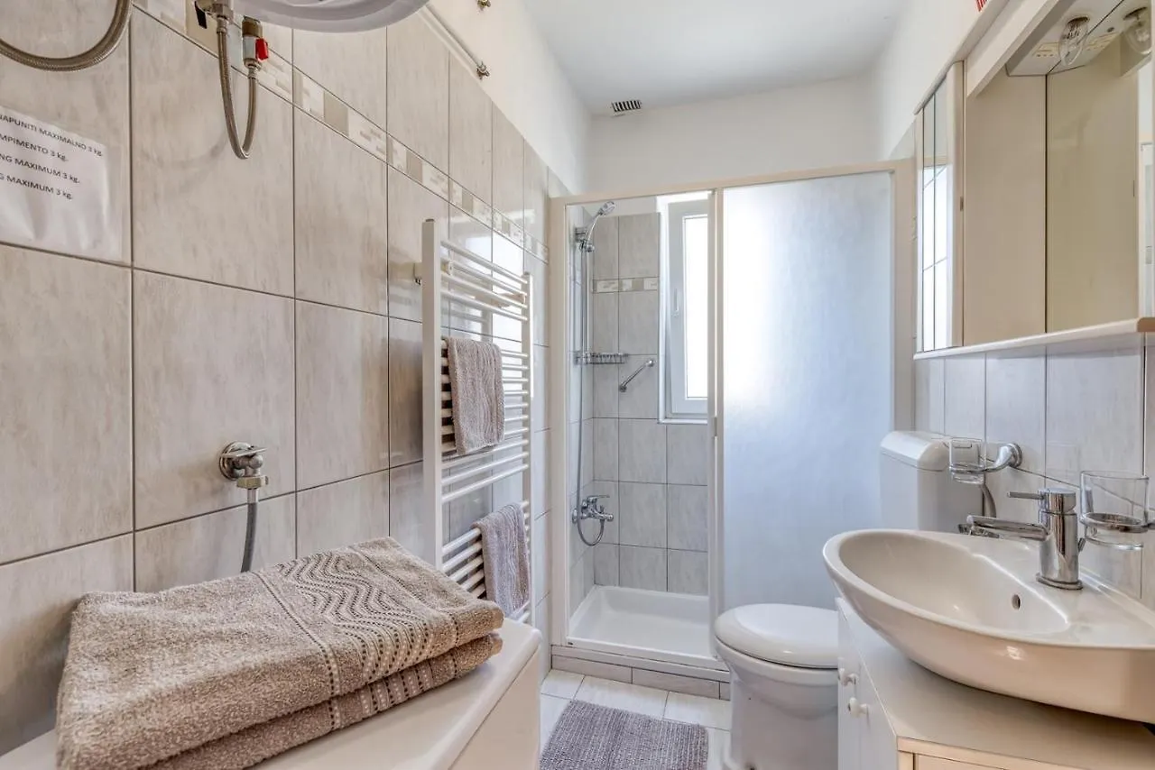 Guest house Apartments Azra Pula Croatia