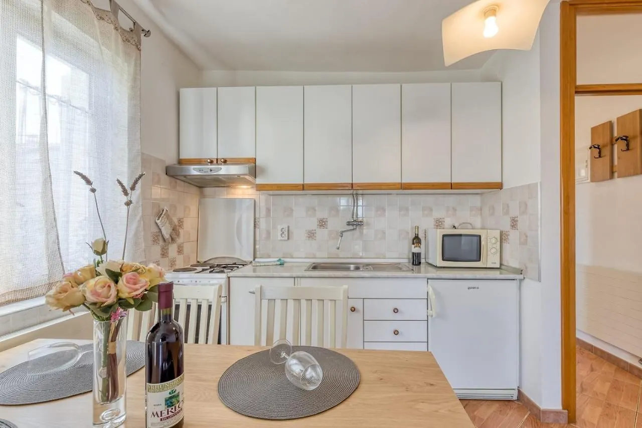 Apartments Azra Pula