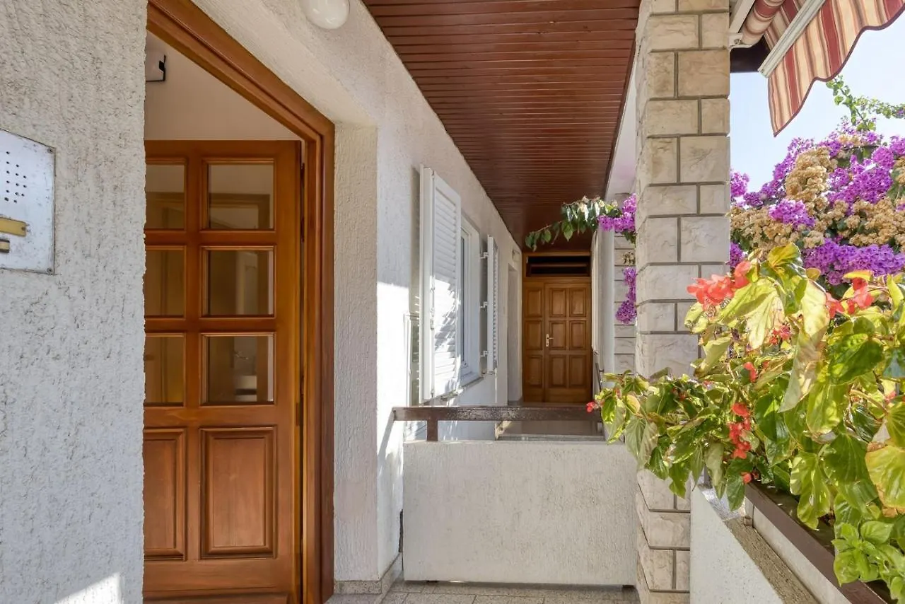 Guest house Apartments Azra Pula