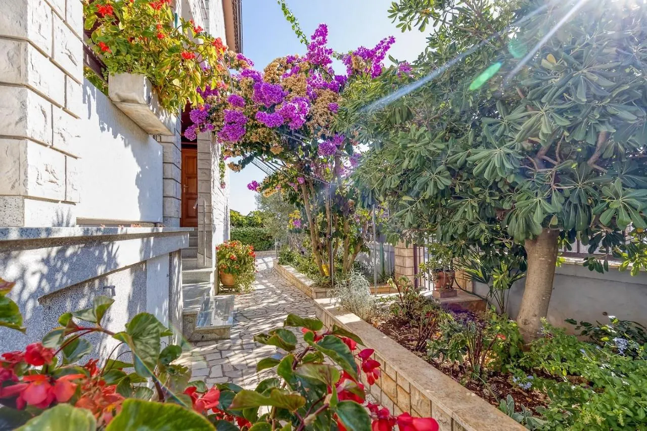 Apartments Azra Pula Guest house