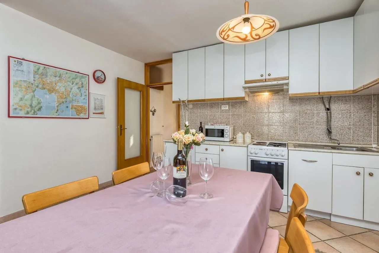 Apartments Azra Pula Guest house