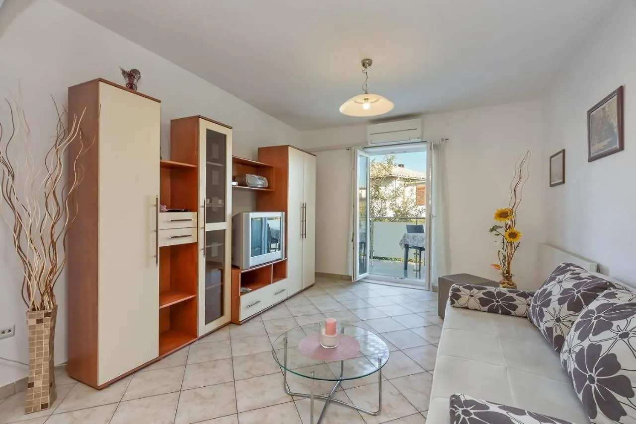 Apartments Azra Pula 0*,
