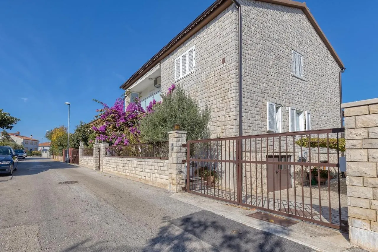 Apartments Azra Pula