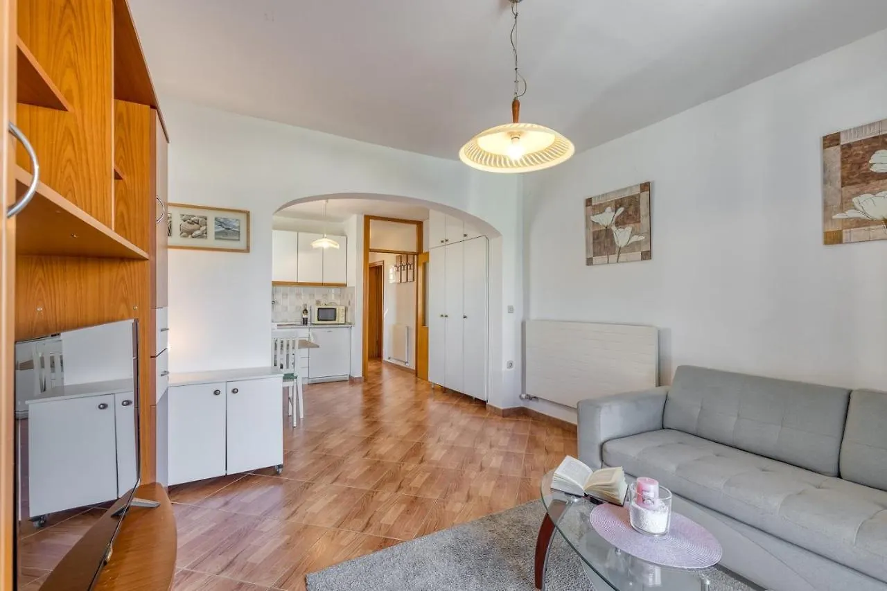 Apartments Azra Pula 0*,  Croatia