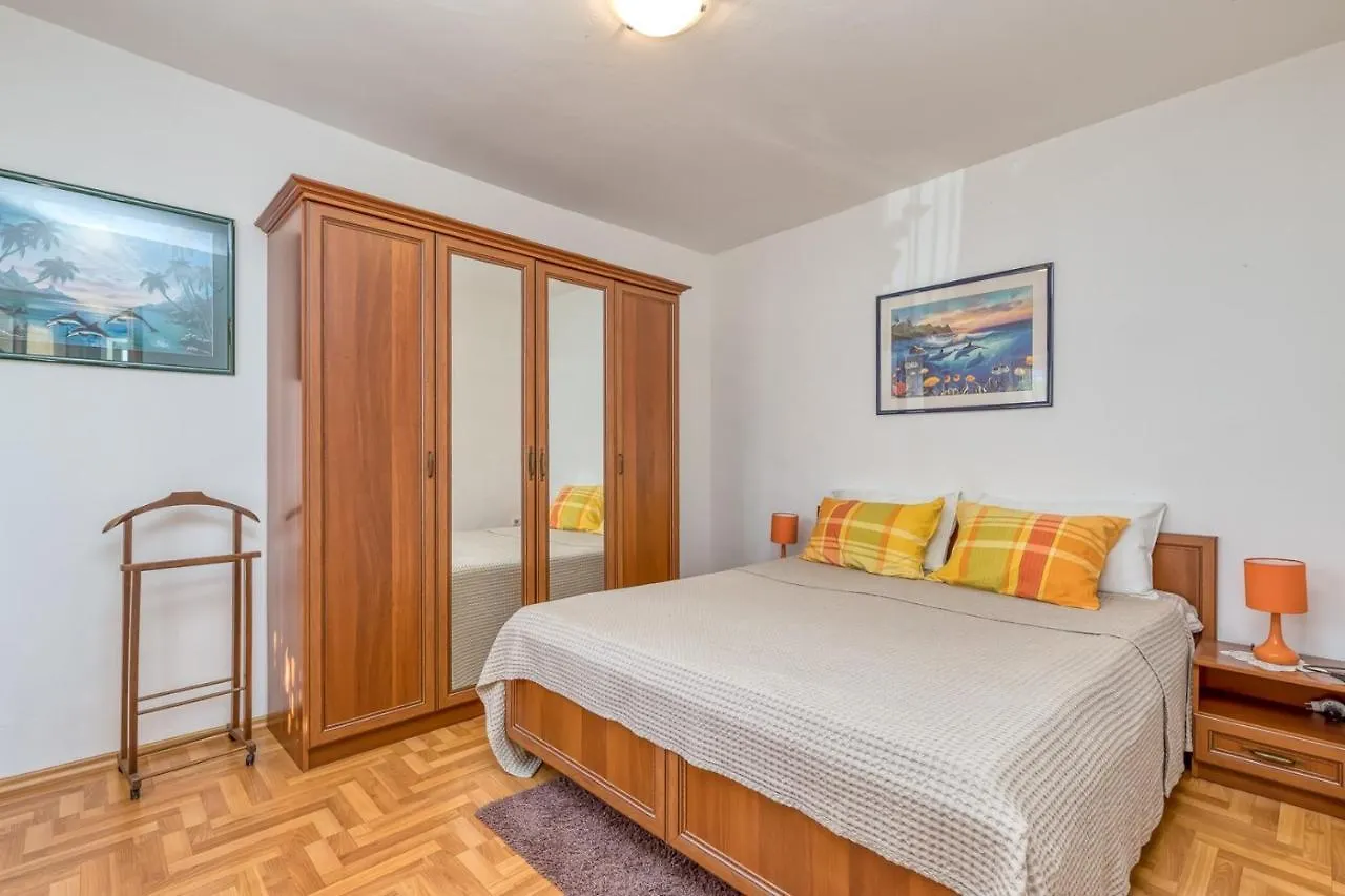 Guest house Apartments Azra Pula Croatia