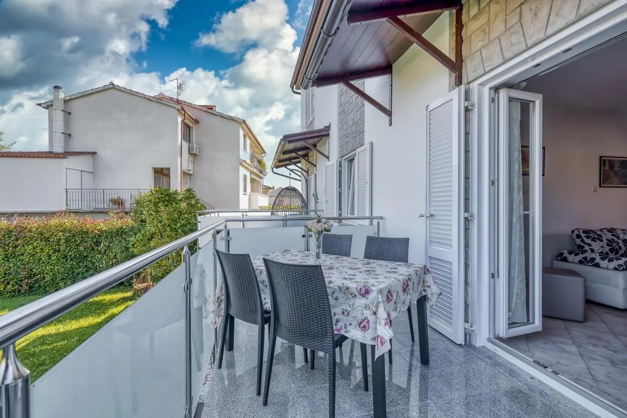 Guest house Apartments Azra Pula