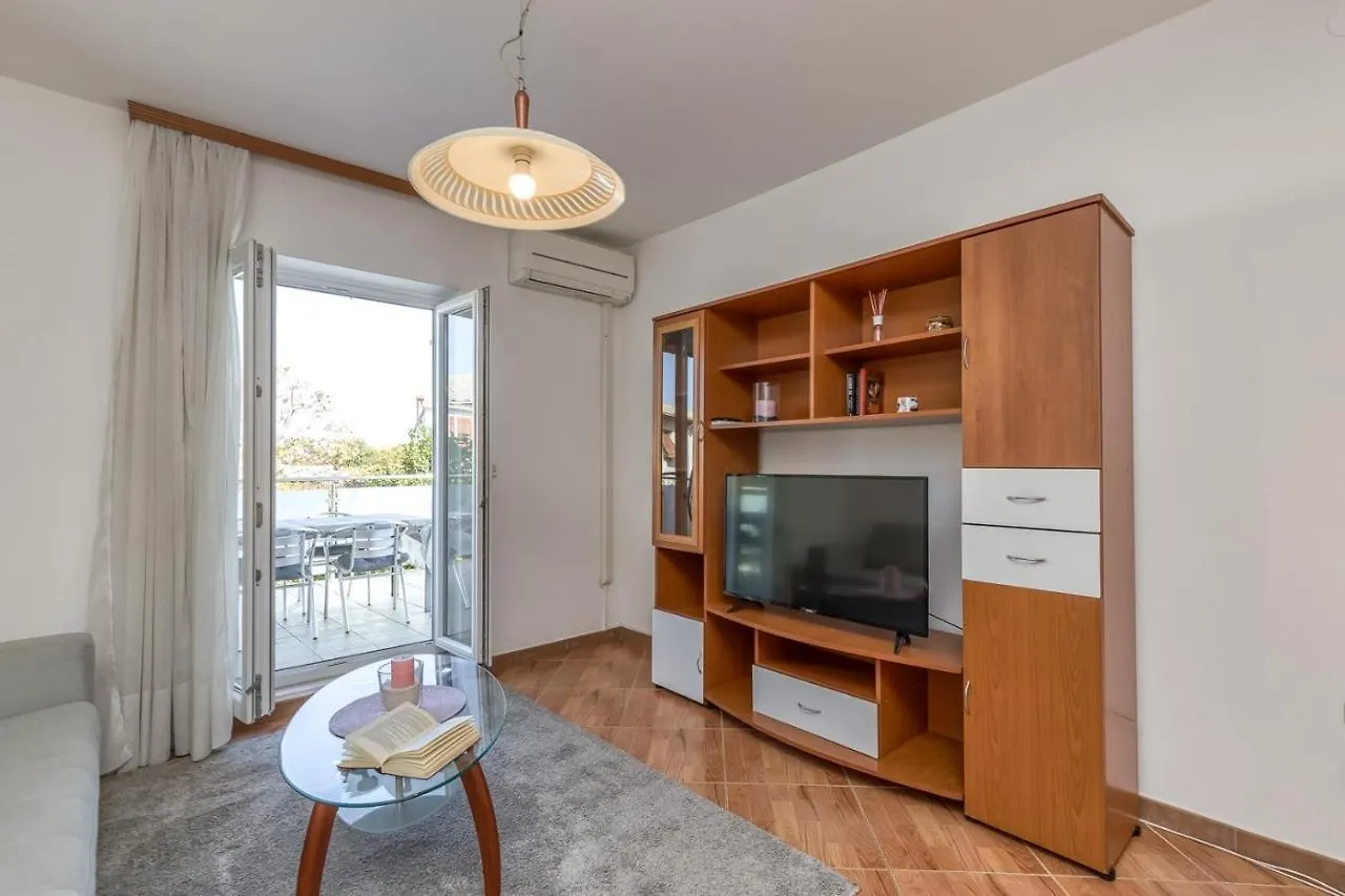Apartments Azra Pula 0*,  Croatia