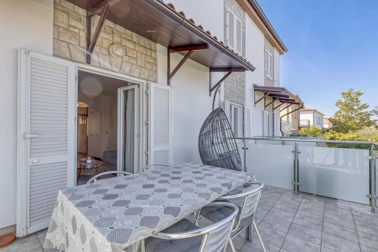 Apartments Azra Pula Guest house