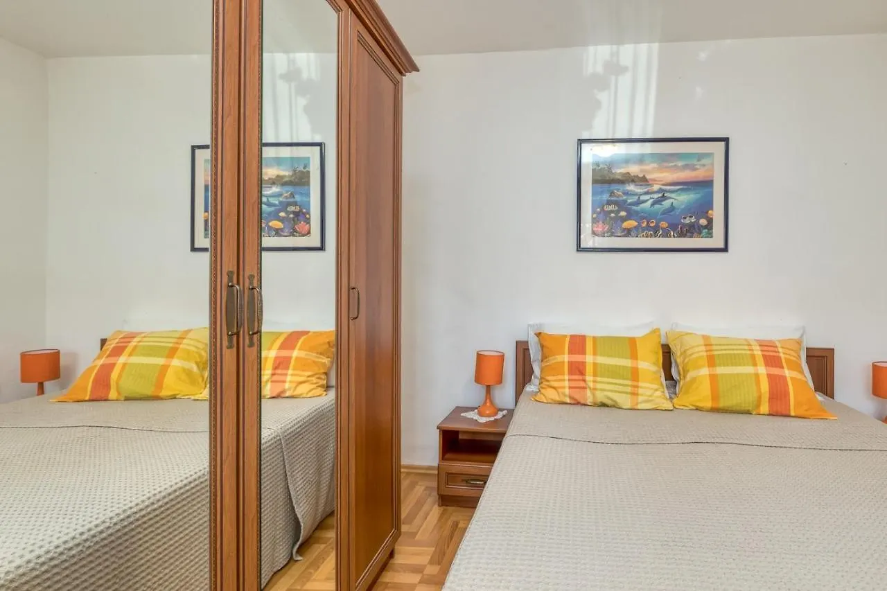 Apartments Azra Pula