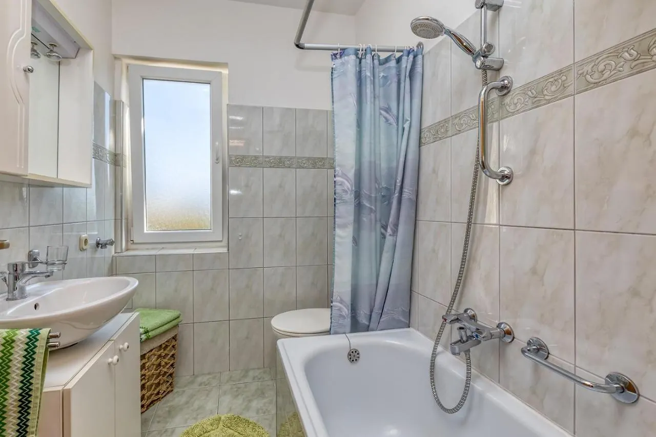 Apartments Azra Pula