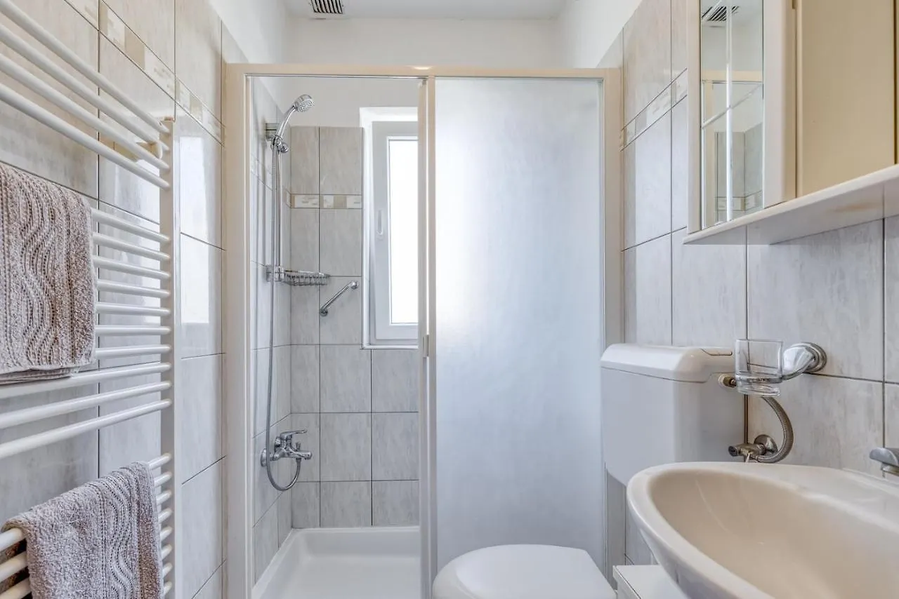 게스트하우스 Apartments Azra PUY